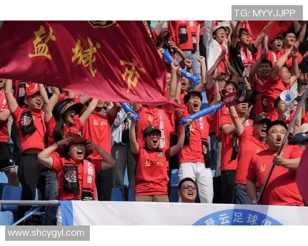 春节欢庆与足球激情交融的明星故事