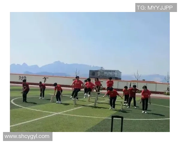 杨芳专访：从绿茵场到人生舞台的足球旅程回顾与展望