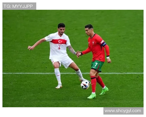 新疆籍土耳其足球明星的成长之路与国际赛场的辉煌成就 新疆籍土耳其足球明星的成长之路与国际赛场的辉煌成就